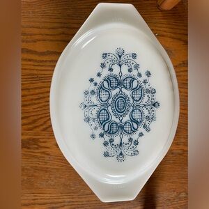 Vintage Pyrex blue casserole dish